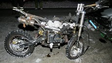 Mladý motorkář odnesl střet s autem velmi vážným zraněním.