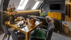 Obývací pokoj má dostatek denního sv�tla, p�íjemnou sv�telnou atmosféru...