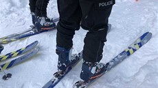 Policisté, kteří budou sloužit v Krkonošském národním parku, dostali skialpové...