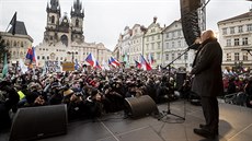 K protestujícím na demonstraci na Staromstském námstí v Praze promluvil i...