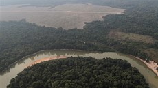 Odlesování amazonského pralesa v jeho brazilské ásti u msta Porto Velho (14....