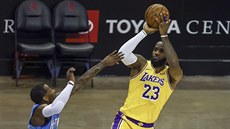 LeBron James z Los Angeles Lakers v utkání proti  Houston Rockets.