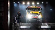 Martin Macík s kamionem Iveco se i v 10. etap Rallye Dakar ocitl na stupních...