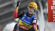 N�mecká sá�ka�ka Natalie Geisenbergerová oslavuje výhru.