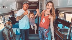 Kristin a Will, kte�í pracují na dálku, nemají pocit, �e jsou uv�zn�ni na malém...