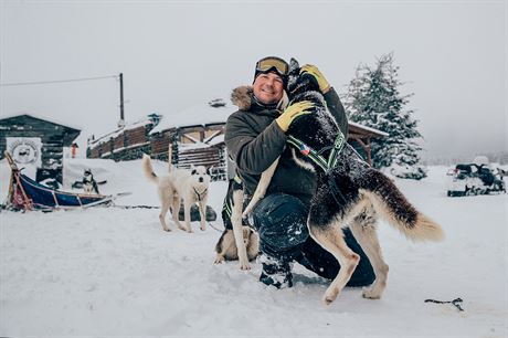 Oboustranná láska. Roman Habásko se zdraví se svými psy.