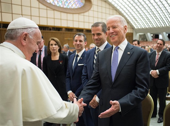 Joe Biden se setkal s papeem Frantikem ve Vatikánu. (29. dubna 2016)