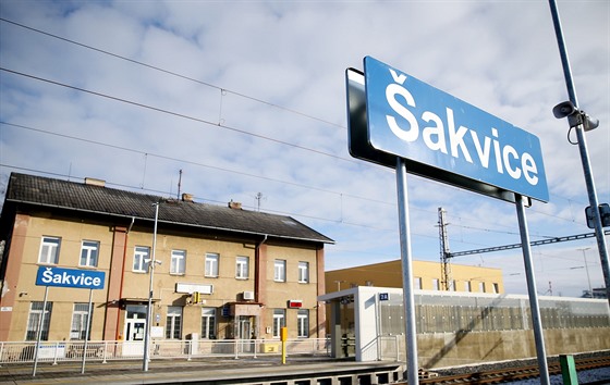 Vlaková stanice na Beclavsku nese název akvic, které jí jsou nejblí. Leí...