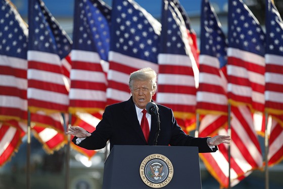 Donald Trump během svého projevu před odletem na Floridu (20. ledna 2021)
