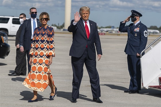 Donald Trump a Melania Trumpová přistáli na mezinárodním letiště Palm Beach na...