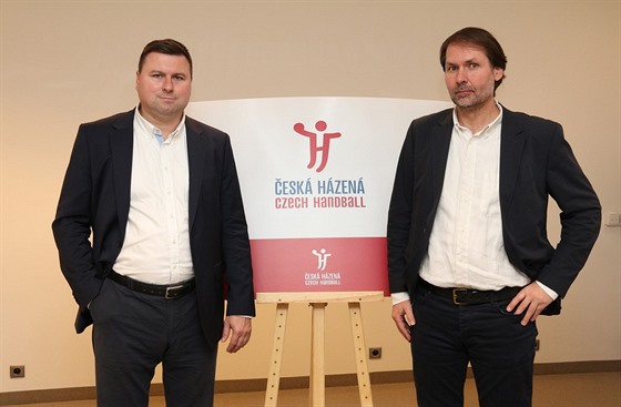 éf házenkáského svazu Radek Bendl (vpravo) a marketingový editel Daniel...