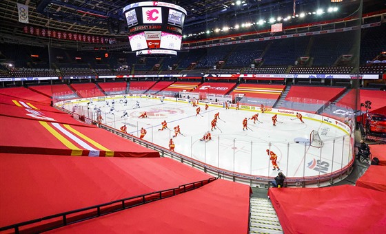 Arena Scotiabank Saddledome v Calgary pro hokejisty Flames v době covidu bez...
