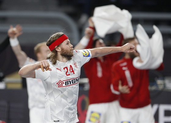 Dánský házenkář Mikkel Hansen se raduje ve světovém semifinále.
