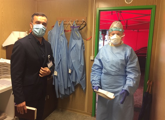 Martin Sikora (na snímku vlevo) nastoupil na post ředitele třinecké nemocnice v...