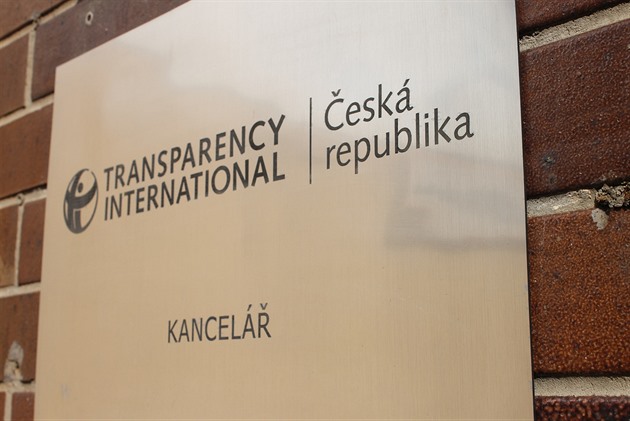 Česko si v boji s korupcí polepšilo, stále ale zaostává za průměrem EU