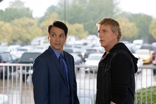 William Zabka (vpravo) v seriálu Cobra Kai