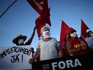 Lidé ve mst Brasília demonstrují proti prezidentovi Jairu Bolsonarovi. (24....