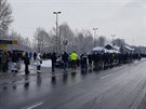 I déle ne ti hodiny ekali ráno a dopoledne pendlei na testy u  hranic s...