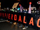 Polky a Poláci znovu vyli do ulic na protest proti zpísnní potrat. (27....