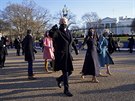 Prezident Joe Biden s manelkou Jill a dcerou Ashley na cest do Bílého domu....