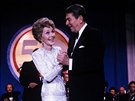 O tyi roky pozdji se Reaganová opt zahalila do bohaté výivky s tisíci...