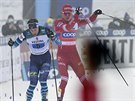 Ruský bec na lyích Alexandr Bolunov v cílové rovince tafety v Lahti...