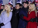 Tiffany Trumpová, Michael Boulus, Jared Kushner a Ivanka Trumpová (Kenosha, 2....