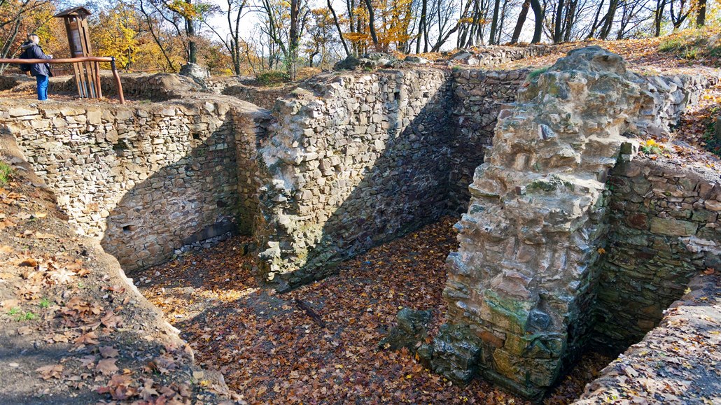 Zbytky Hrádku se nacházejí v pražském Kunratickém lese.