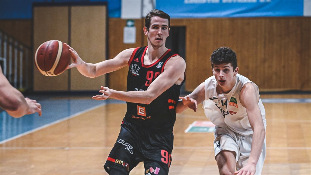 Ostravský Zvolánek je nejmladším hráčem v historii basketbalové ligy