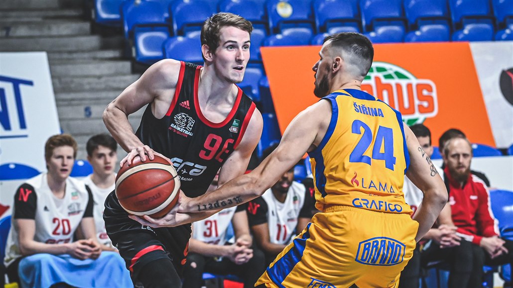 Nymburk po výhře v Opavě ovládl základní část basketbalové ligy
