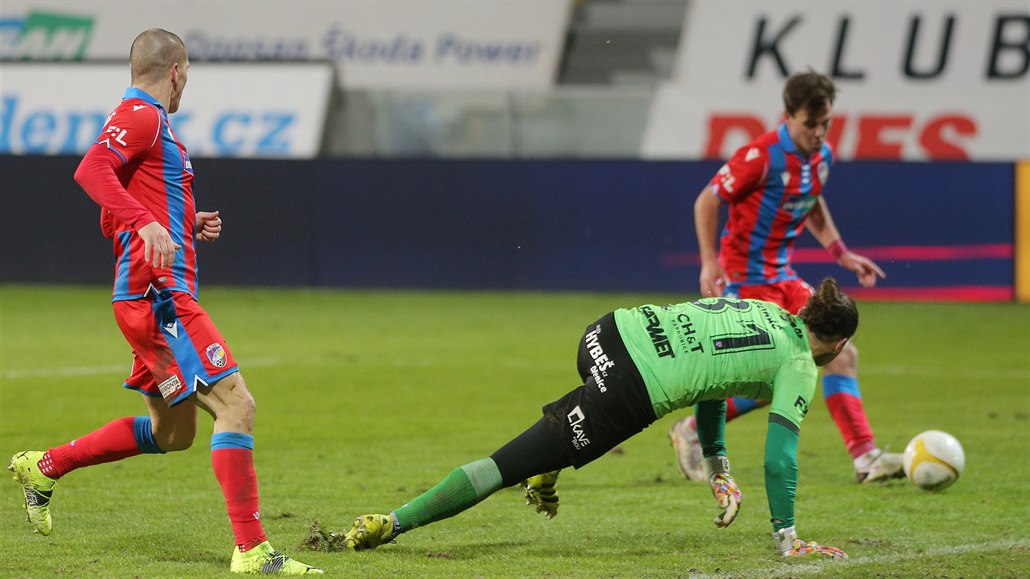 Plzeň - Pardubice 2:0, nováček dlouho v deseti, domácí udeřili v závěru