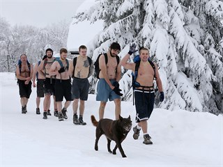 Otužování v ledové vodě tuhle partu neláká.