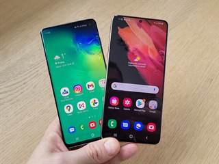 Samsung Galaxy S21 a o dvě generace starší Galaxy S10