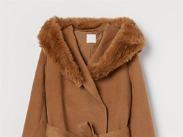 Krátký kabát z lehce esané tkané látky má velkou kapuci s irokým lemem z...