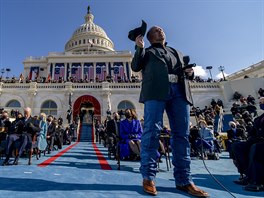 Píse Amazing Grace na inauguraci zazpíval zpvák z Oklahomy Garth Brooks. Ten...