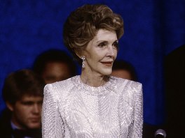 Reaganová v luxusních inauguraních atech ve stylu art deco