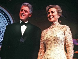 V roce 1997 vsadila Hillary Clintonová na jistotu v podob toalety od návrháe...