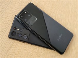 Samsung Galaxy S21 Ultra a předchůdce S20 Ultra