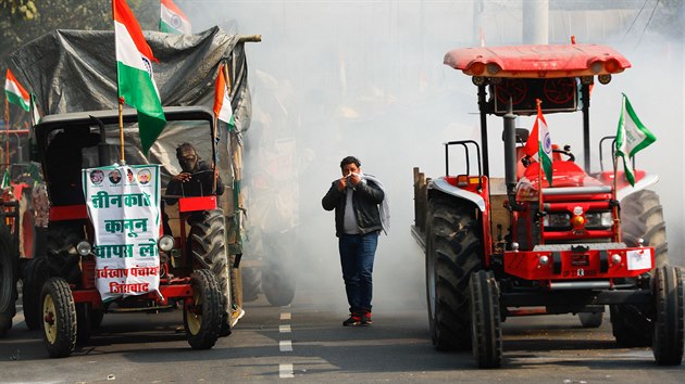 Protest indických farmářů v ulicích Dillí. (26. ledna 2021)