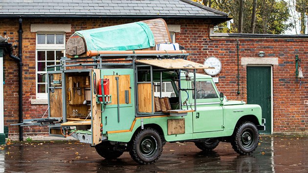Hugh Fearnley-Whittingstall vydražil svého upraveného Land Rovera z roku 1982 za 28 tisíc liber.