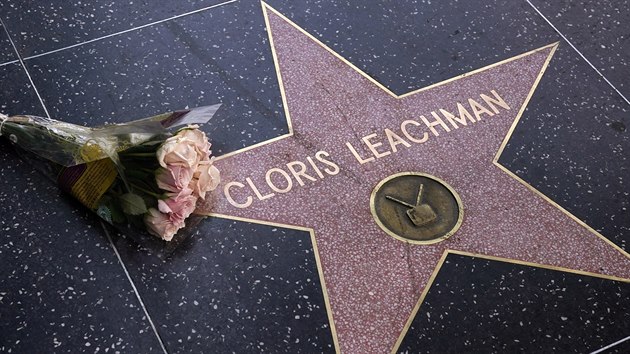 Americk hereka Cloris Leachmanov m svou hvzdu na hollywoodskm chodnku slvy.