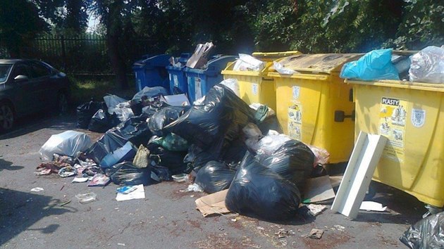 Situace v Olomouci se zhoršila, některé lokality, kde jsou kontejnery, připomínají veřejné skládky odpadů.