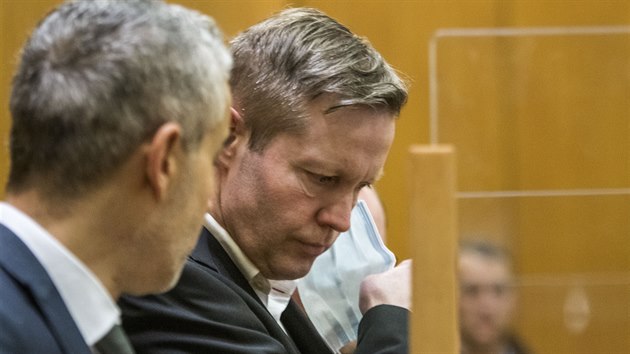 Stephan Ernst, jenž v roce 2019 zavraždil hesenského politika Waltera Lübckeho, u soudu ve Frankfurtu. (12. ledna 2021)