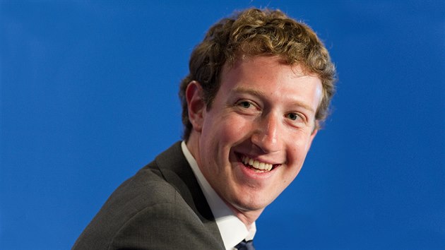 Mark Zuckerberg
(36 let, USA)
103 miliard dolarů.
V roce 2004 se spolužáky
z Harvardské univerzity založil
sociální síť Facebook, kterou stále
řídí a drží podstatnou část jejích
akcií. Za práci v čele společnosti si
vyplácí jeden dolar ročně.