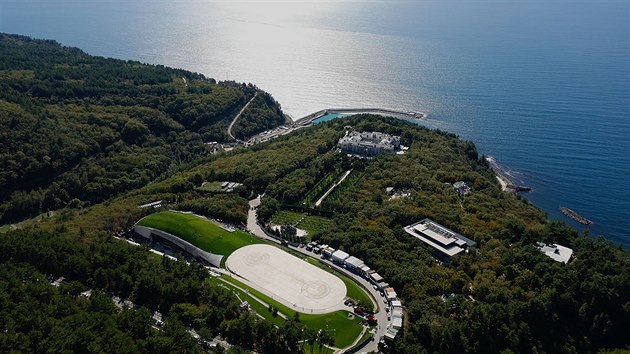 Ruský prezident Vladimir Putin vlastní podle opozičního politika Alexeje Navalného luxusní rezidenci na pobřeží Černého moře, jejíž výstavba stála přes 29 miliard korun.