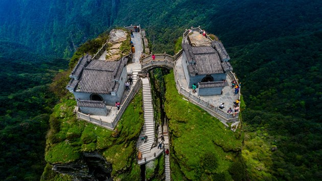 Přes 500 let starý buddhistický chrám na čínské hoře Fan-ťing
