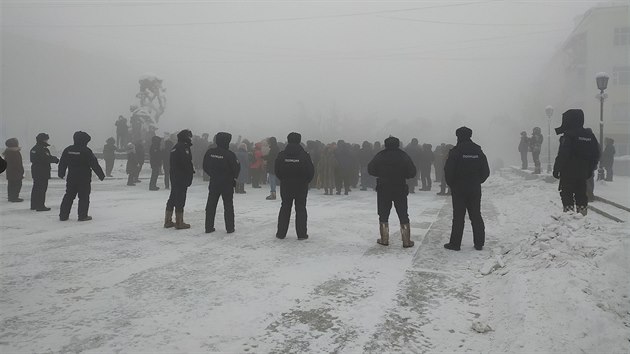 Ruští policisté se připravují na protesty proti zadržení hlavního opozičního předáka Alexeje Navalného. (23. ledna 2021)