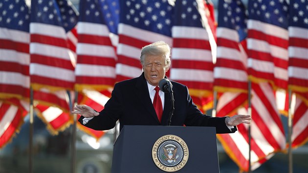 Donald Trump během svého projevu před odletem na Floridu (20. ledna 2021)