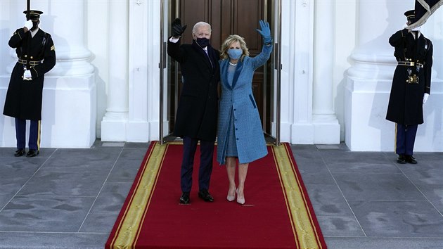 Prezident Joe Biden a prvn dma Jill dorazili k Blmu domu. (20. ledna 2021)