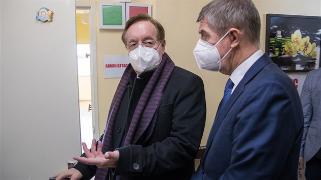 Ředitel FN Královské Vinohrady Petr Arenberger a premiér Andrej Babiš při otevření velkokapacitního očkovacího centra. (22. ledna 2021)